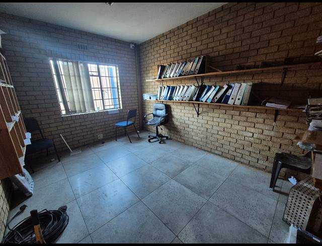 620M² WAREHOUSE FOR SALE IN KNIGHTS